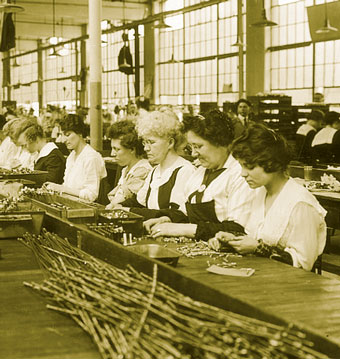 Women working in a factory during World War One.